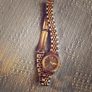 Pulsar day/date bracelet watch.